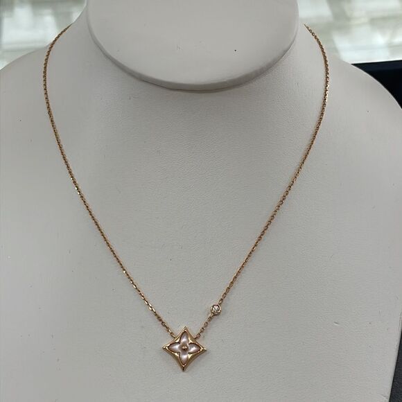 Louis Vuitton Jewelry - Louis Vuitton BB Blossom Flower 750 18K Rose Gold Mother Pearl Diamond Necklace